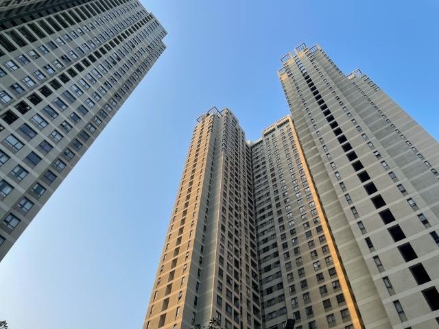 超高層ビルの外観