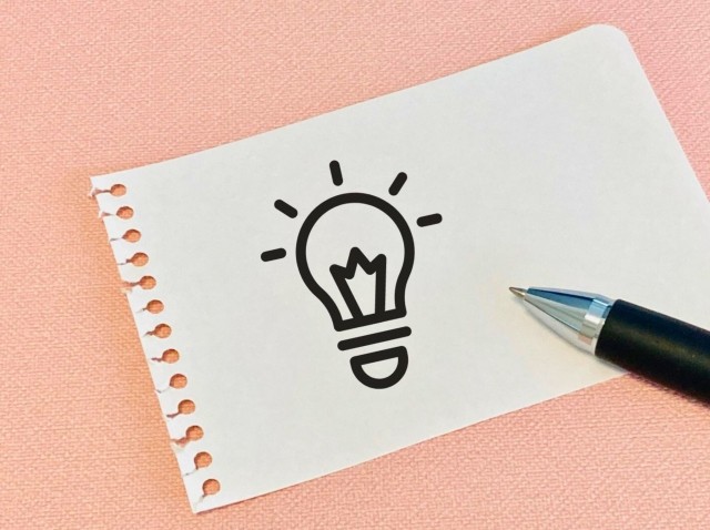 メモ用紙に描いた豆電球の絵