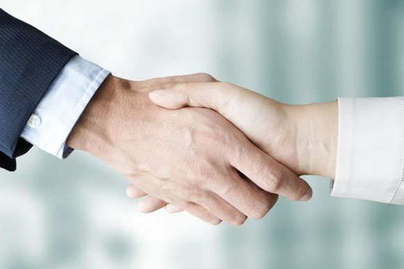 握手をするビジネスマンのイメージ
