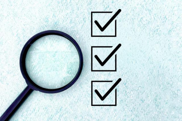 チェックリストと虫眼鏡